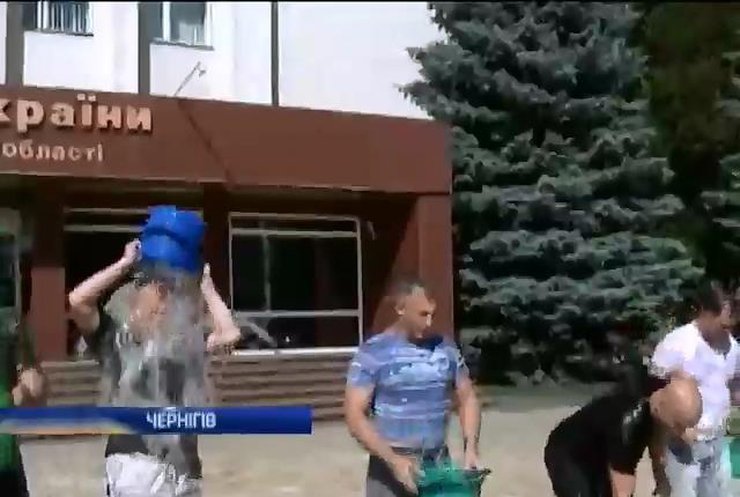 Міліціонери Чернігова долучилися до IceBucketChallenge