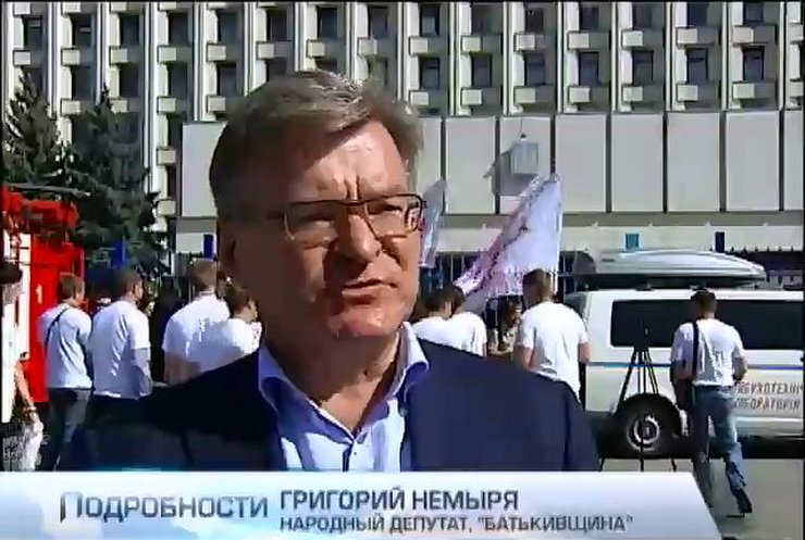 Тимошенко принесла в Центризбирком документы о референдуме за НАТО (видео)