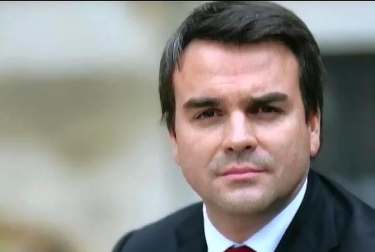 Госсекретарь Франции лишился поста из-за скандала с налогами (видео)