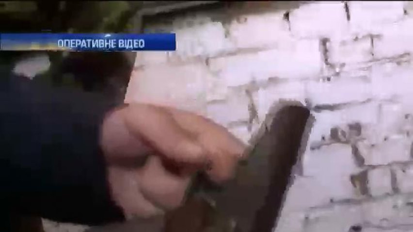 Житель Хмельницька намагався отримати пістолет та ножі поштою