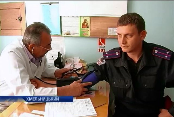 Правоохоронці Хмельницького здали для поранених 20 літрів крові (відео)