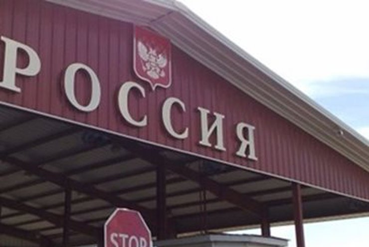 Второй российский гумконвой стоит у границы Украины в Ростове
