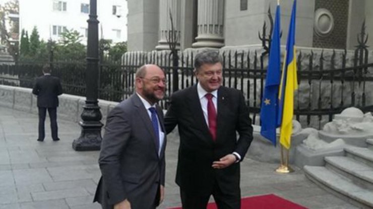 Шульц пообещал Порошенко беспрецедентно ратифицировать Соглашение с ЕС