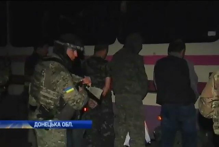 На Донеччині українських військовополонених обміняли під гуркіт вибухів