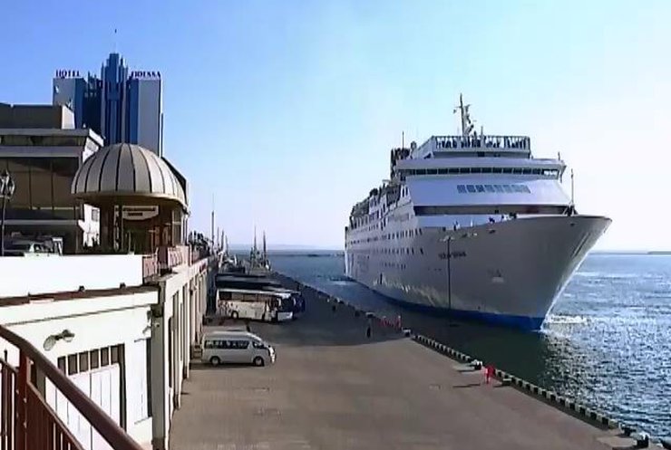 До Одеси прибув миротворчий "Корабель миру" з Японії