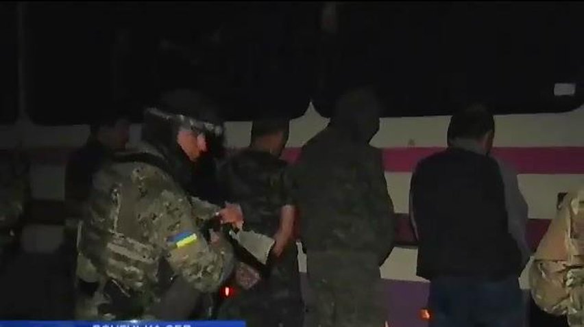 На Донеччині українських військовополонених обміняли під гуркіт вибухів