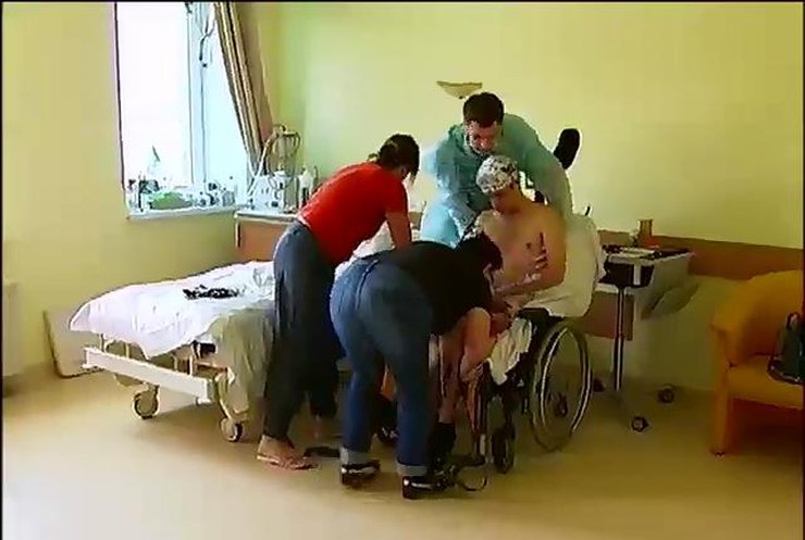 Раненый под Славянском боец пришел в себя после трех недель комы