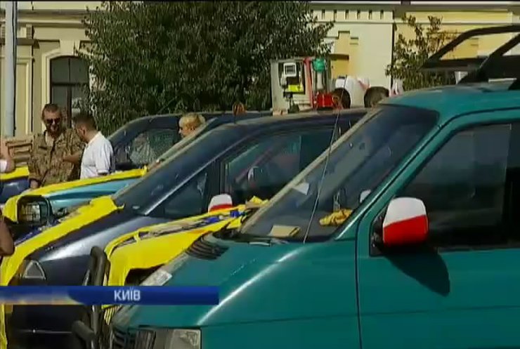 П'ять автомобілів гуманітарного конвою з Польщі залишаться на Донбасі (відео)