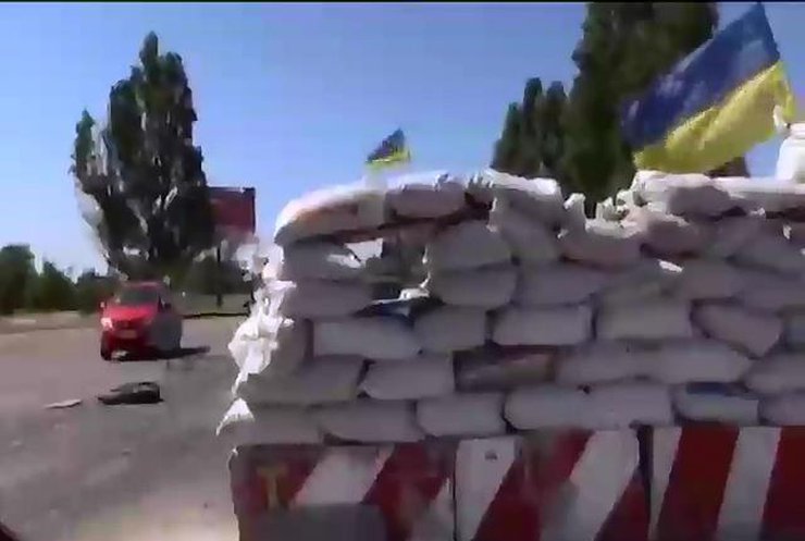 Украинская армия укрепляет позиции под Мариуполем (видео)