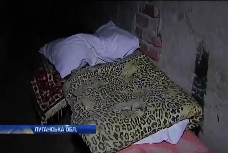 У розбомбленому місті Щастя люди ночують у підвалах і моляться про мир