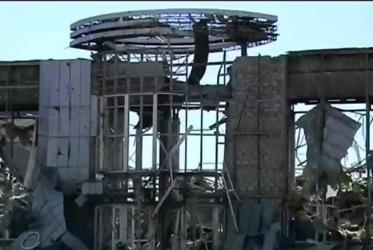 У Луганську повністю знищили аеропорт