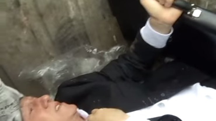 Депутата Журавского бросили в мусорный бак (видео)