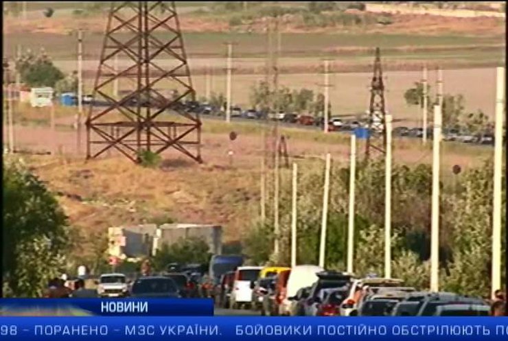 На в'їзді до Криму утворилися багатокілометрові затори: випуск 22:00