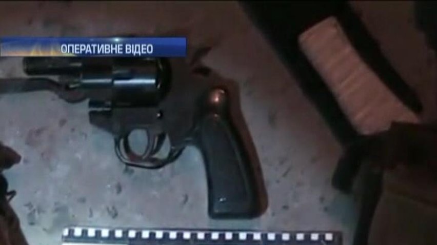 На Дніпропетровщині у місцевого жителя викрили цілий арсенал зброї