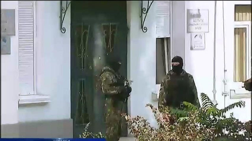 В Криму ФСБ обшукує редакцію кримськотатарської газети "Авдет"