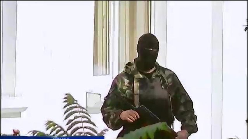 Поліція з автоматами захопила будівлю Меджлісу (відео)
