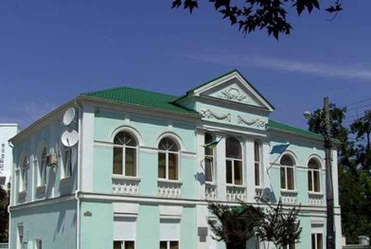 ФСБ опечатывает имущество в здании Меджлиса в Симферополе