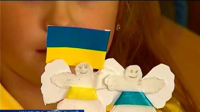 Школярі Кам'янця-Подільського створили для солдат янголів-охоронців (відео)