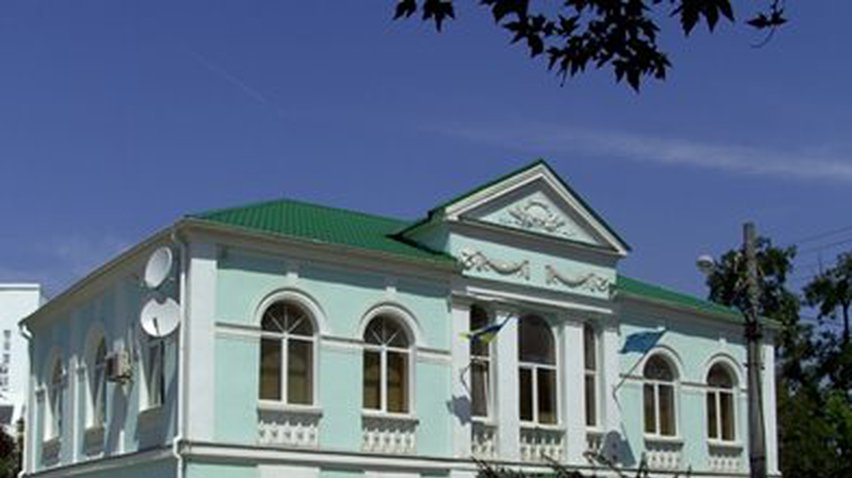 ФСБ опечатывает имущество в здании Меджлиса в Симферополе