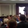 Депутаты фракций Кличко и Ляшко подрались в Киевраде из-за гимна (видео)