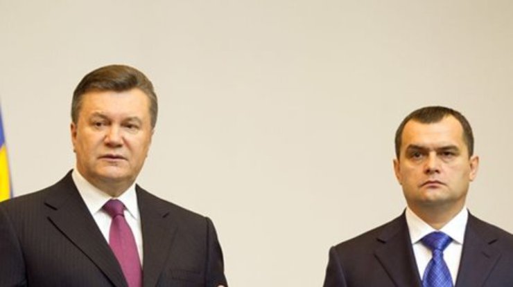Интерпол не объявляет в розыск Януковича и Захарченко