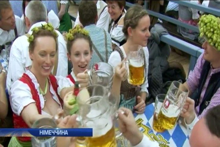 У Мюнхені розпочався щорічний фестиваль пива Октоберфест (відео)