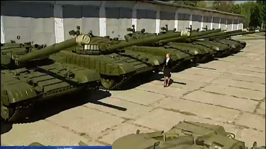 На счетах Кабмина зависли миллиарды на танки для передовой (видео)