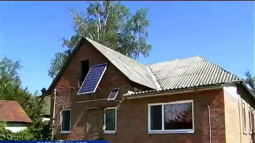 Майстер з Полтавщини будує свій будиночок з енергією Сонця (відео)