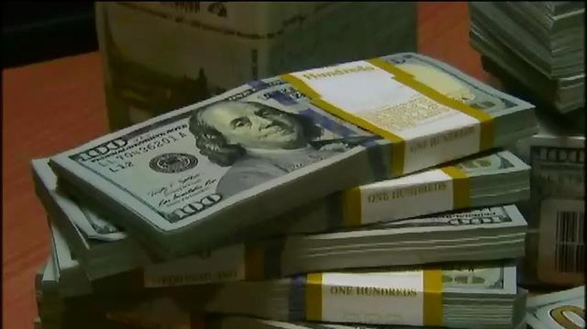 В обменниках Киева началась охота за долларом (видео)