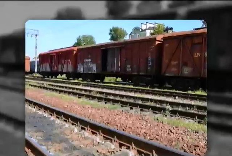 На Тернопільщині злочинці на ходу зливали пальне з локомотивів