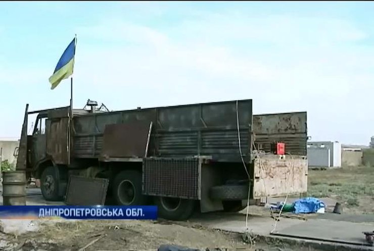 Волонтери Дніпродзержинська збирають броньовані вантажівки для фронту (відео)