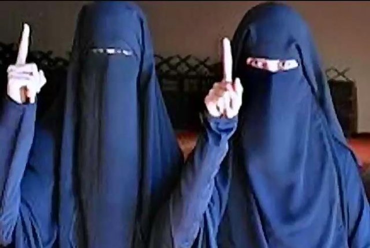Две девочки из Австрии сбежали воевать за исламистов в Сирию