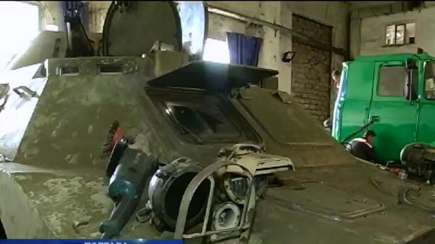 У Полтаві підприємці самотужки лагодять бронетехніку для армії