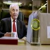 Шимон Перес зайнявся пошуком роботи у благодійному фільмі онуки (відео)