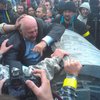 Депутата из Ривне Данильчука люстрировали в мусорный контейнер (фото, видео)
