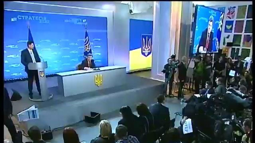 Порошенко пообіцяв провести дострокові місцеві вибори