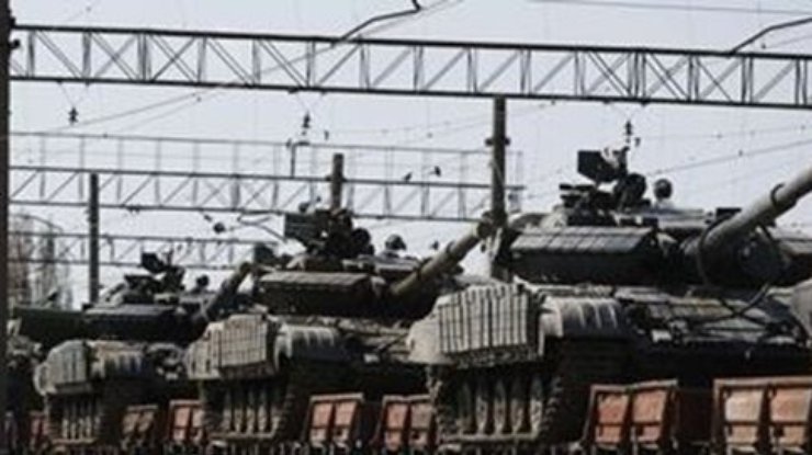 Россия стянула 30 платформ с военной техникой через Керчь к Джанкою