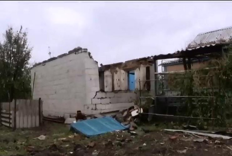 Поселки "буферной зоны" выживают под постоянными обстрелами (видео)