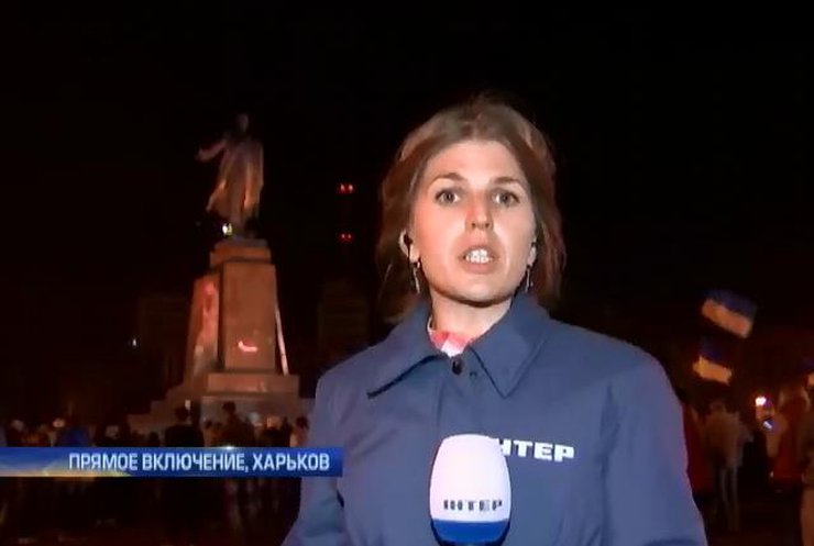 На памятнике Ленину в Харькове вырезали надпись "Слава Украине"