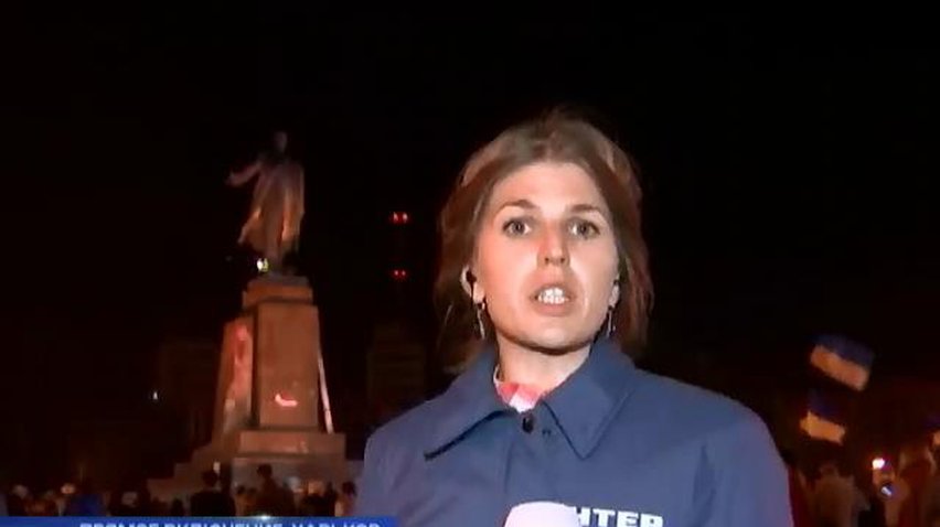 На памятнике Ленину в Харькове вырезали надпись "Слава Украине"