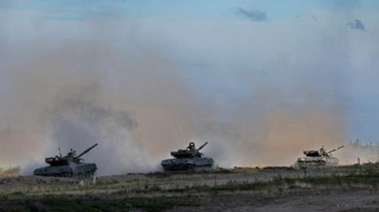 Армия отразила атаки танков в аэропорту Донецка
