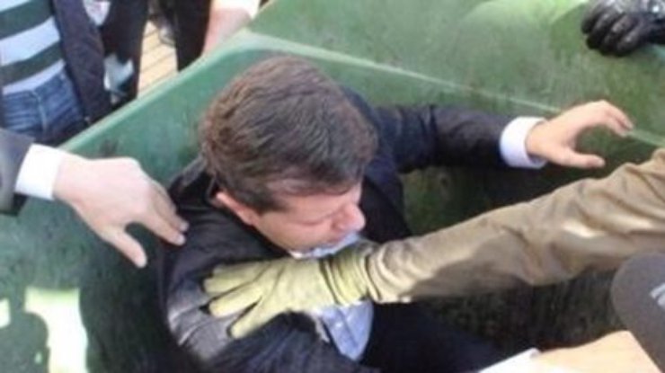 В Кировограде в мусорный бак бросили чиновника Василия Смаглюка (фото)
