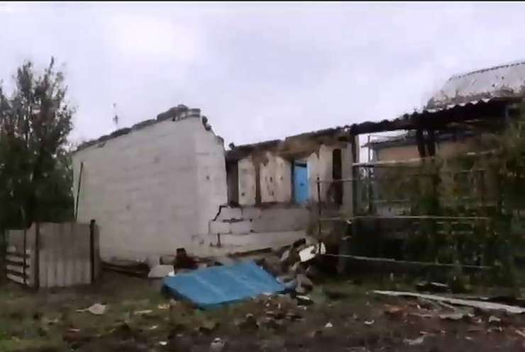 Терористи обстрілюють буферну зону на Донбасі