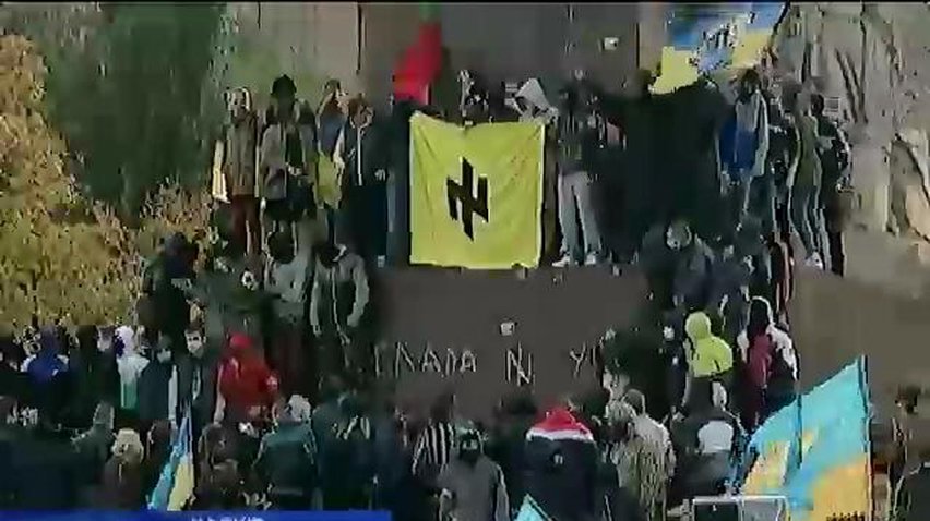 Знесений пам'ятник Леніну не пошкодив комунікації метрополітену (відео)
