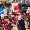 Карл Лагерфельд вывел моделей на улицу Парижа на пикет (фото, видео)