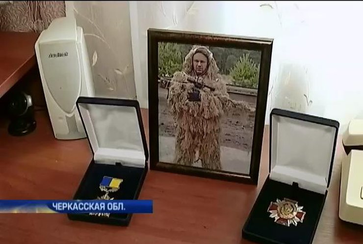 Семья погибшего героя Евгения Войцеховского осталась без денег из-за бюрократии (видео)