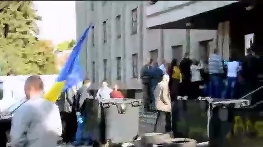 Активісти Слов'янська вимагають люструвати місцеву владу