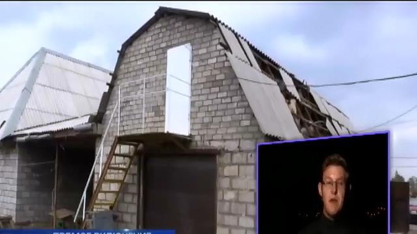 В Талаковке под Мариуполем отстраивают дома после обстрелов (видео)