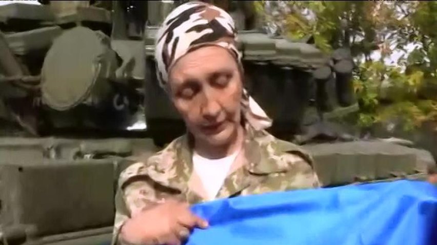 Медсестра Татьяна вынесла от террористов флаг с именами пленных солдат (видео)