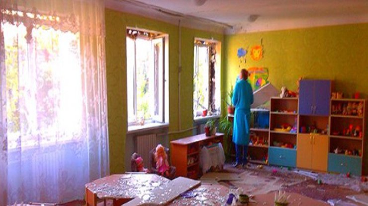В Донецке разбомбили детский сад и 9-этажку, есть жертвы (фото, видео)